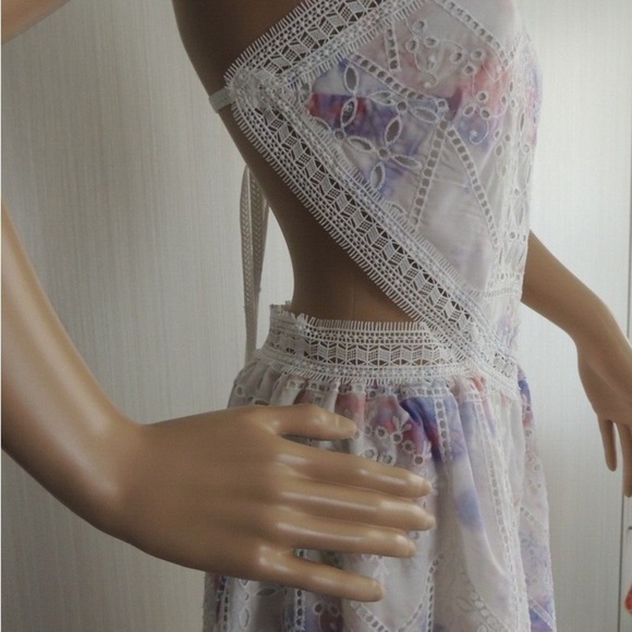 NWT Gianni Bini Delaney Embroidered
Eyelet Halter in Cosmic,Side Cut-Out, Size 6 - Picture 15 of 16